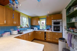 Kitchen/Breakfast Room- click for photo gallery